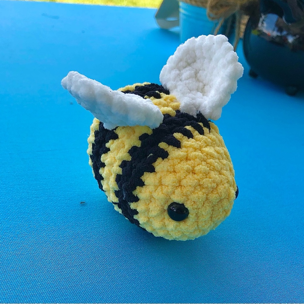 (Bundle of 3) Random pick crochet bees